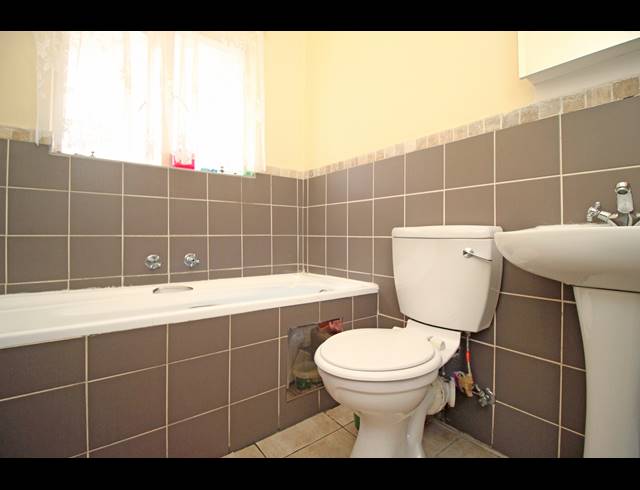 2 BEDROOM APARTMENT FOR SALE IN BUCCLEUCH